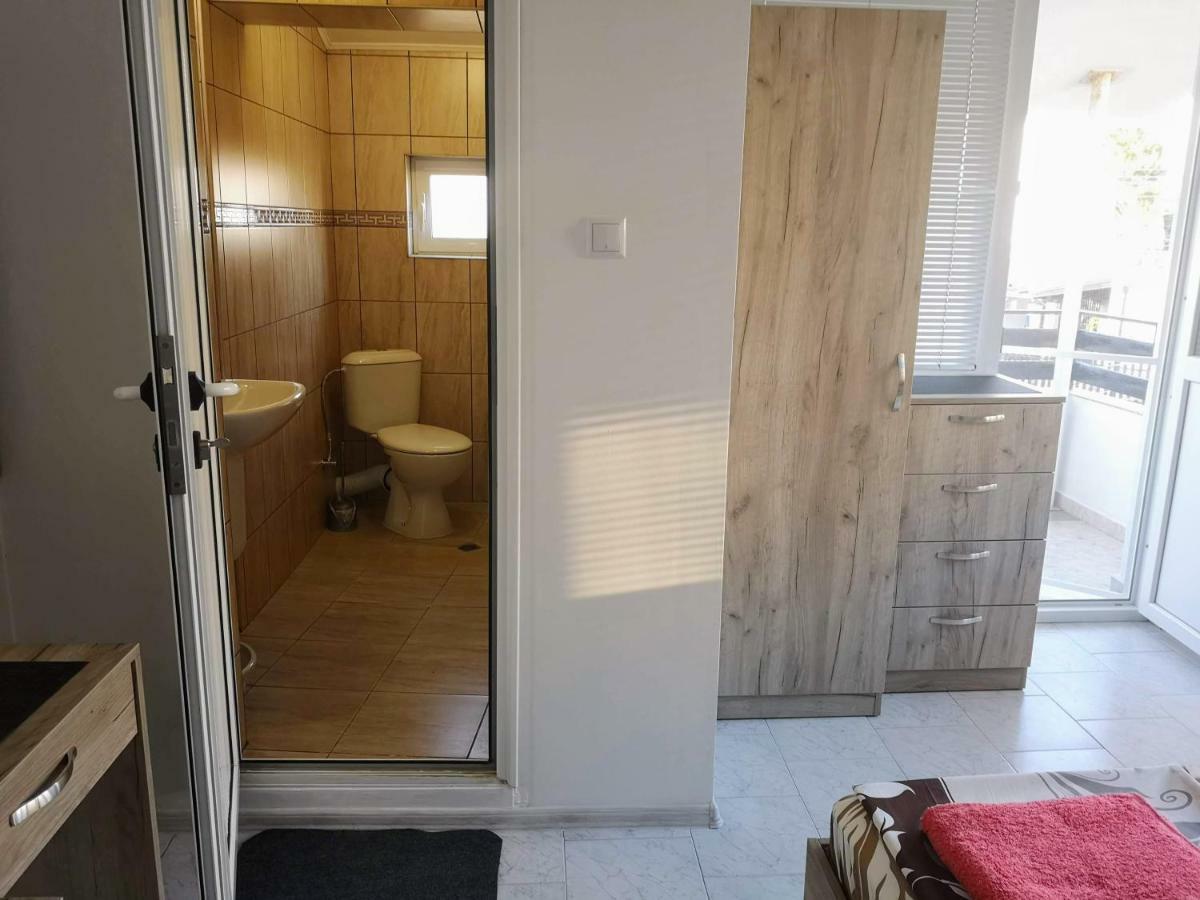 Guestrooms Stoyanovi チェルノモレツ エクステリア 写真