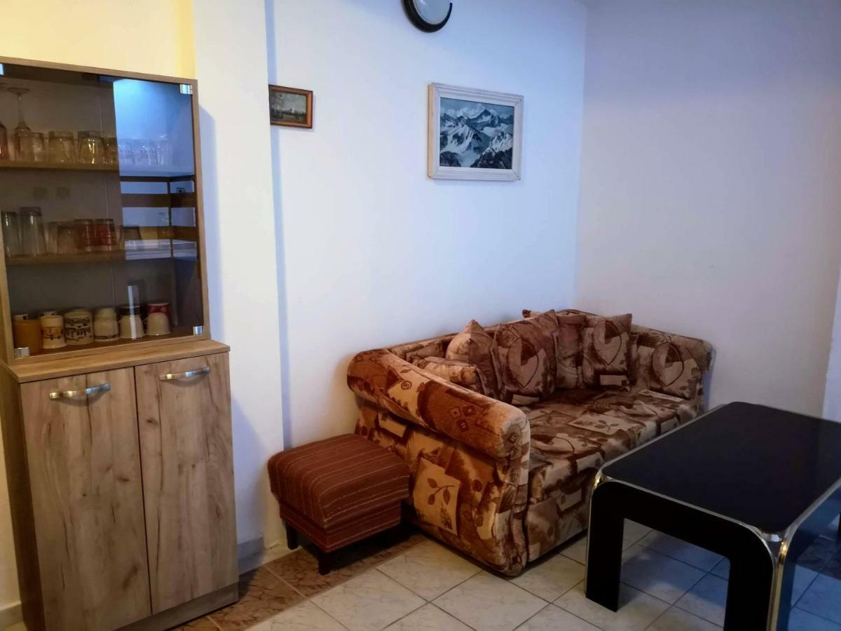 Guestrooms Stoyanovi チェルノモレツ エクステリア 写真