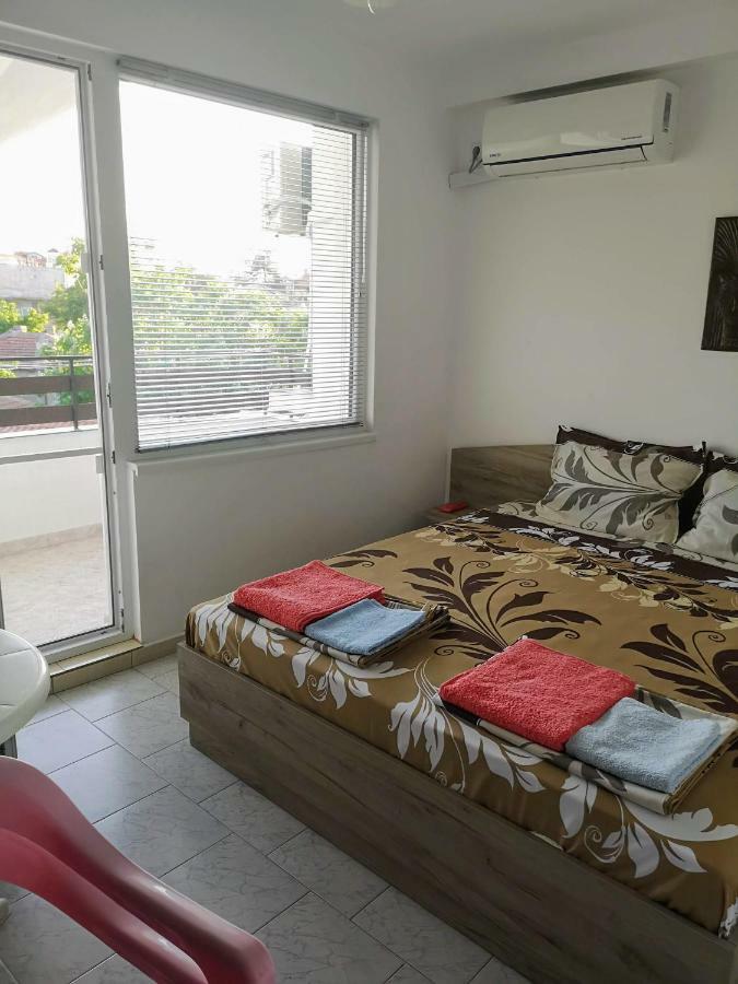 Guestrooms Stoyanovi チェルノモレツ エクステリア 写真