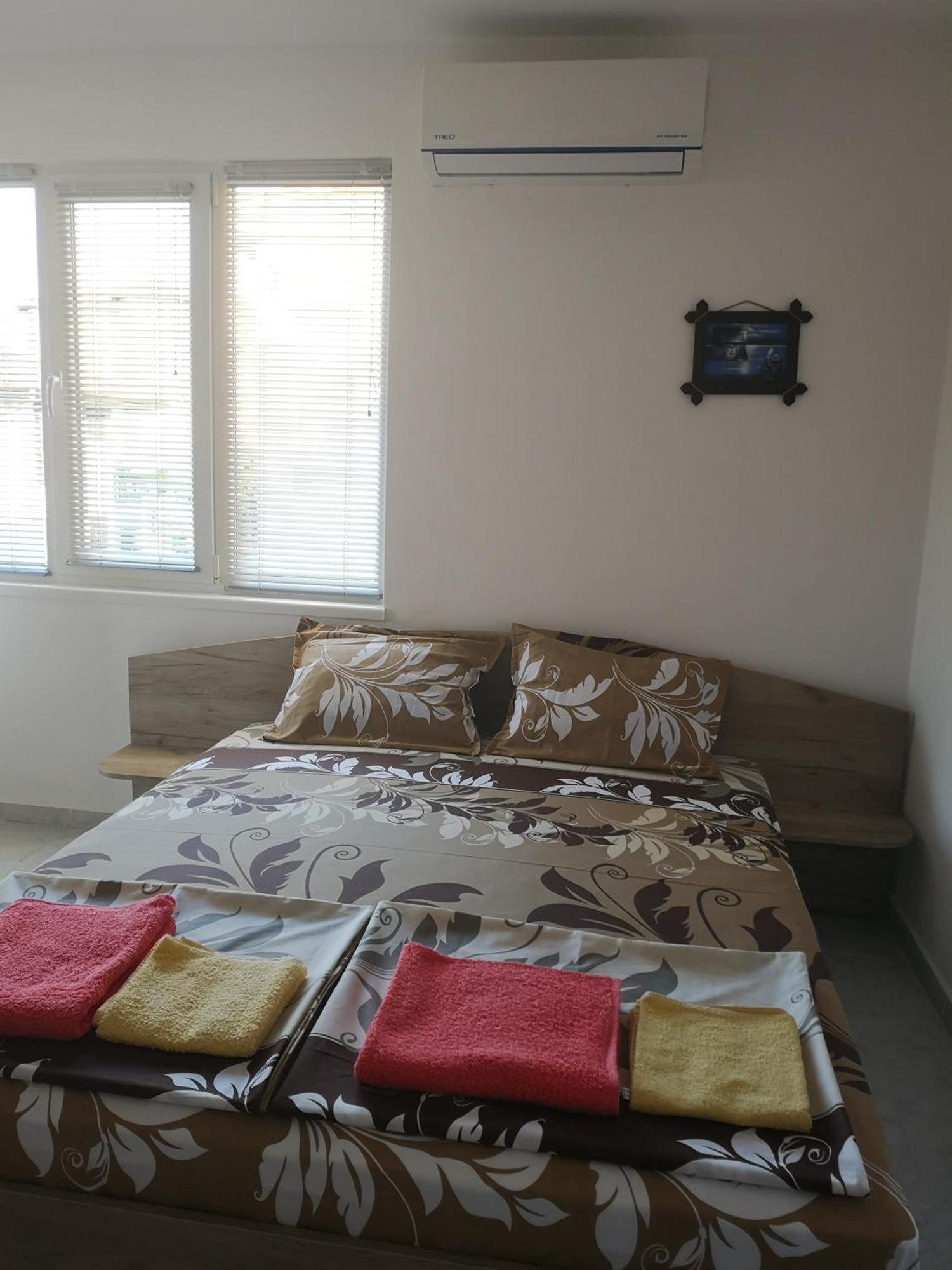 Guestrooms Stoyanovi チェルノモレツ エクステリア 写真