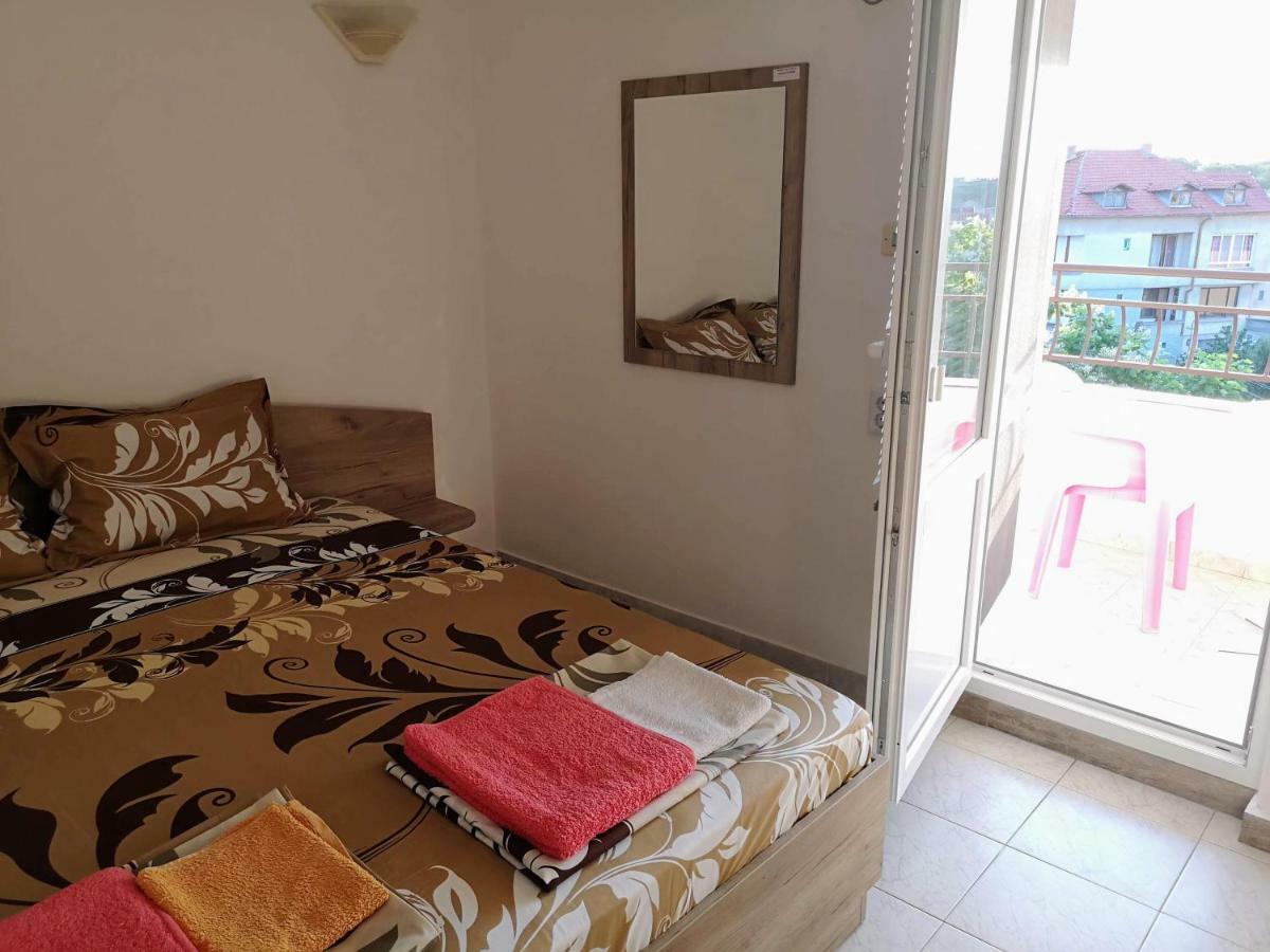 Guestrooms Stoyanovi チェルノモレツ エクステリア 写真