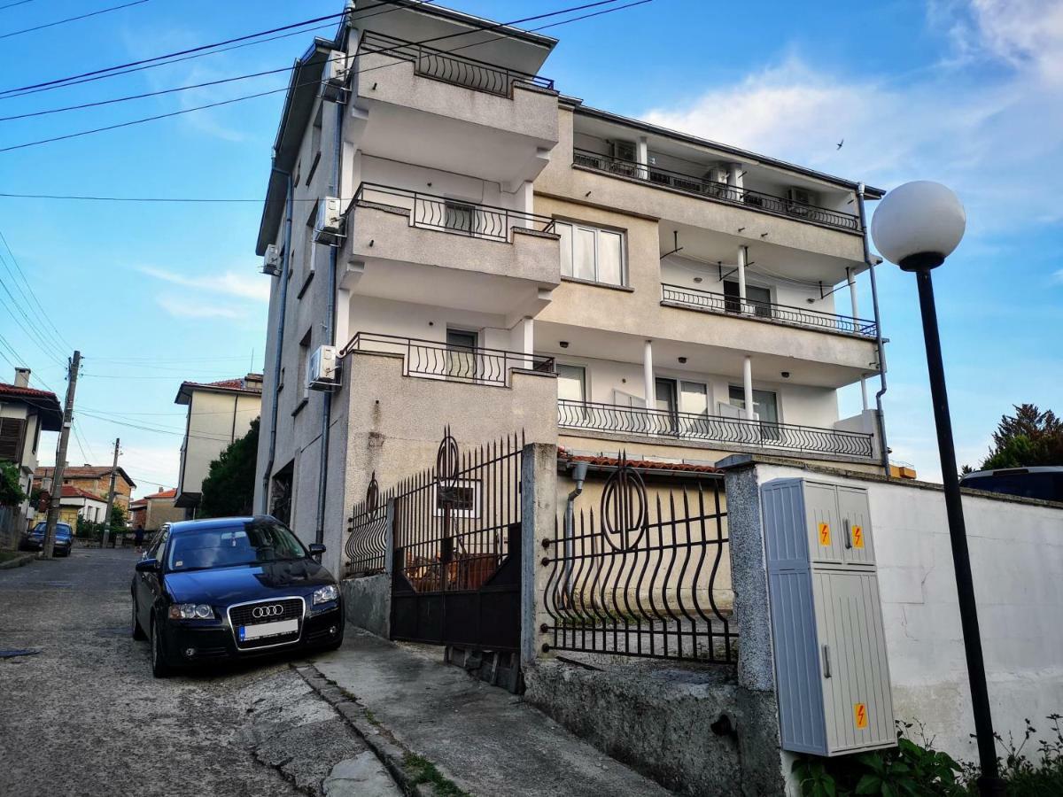 Guestrooms Stoyanovi チェルノモレツ エクステリア 写真