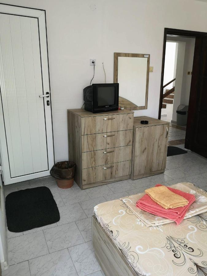 Guestrooms Stoyanovi チェルノモレツ エクステリア 写真