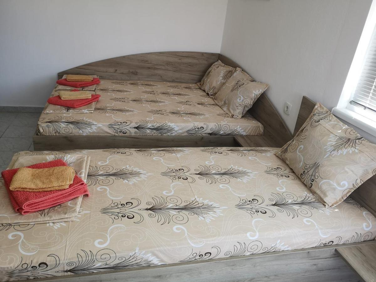 Guestrooms Stoyanovi チェルノモレツ エクステリア 写真