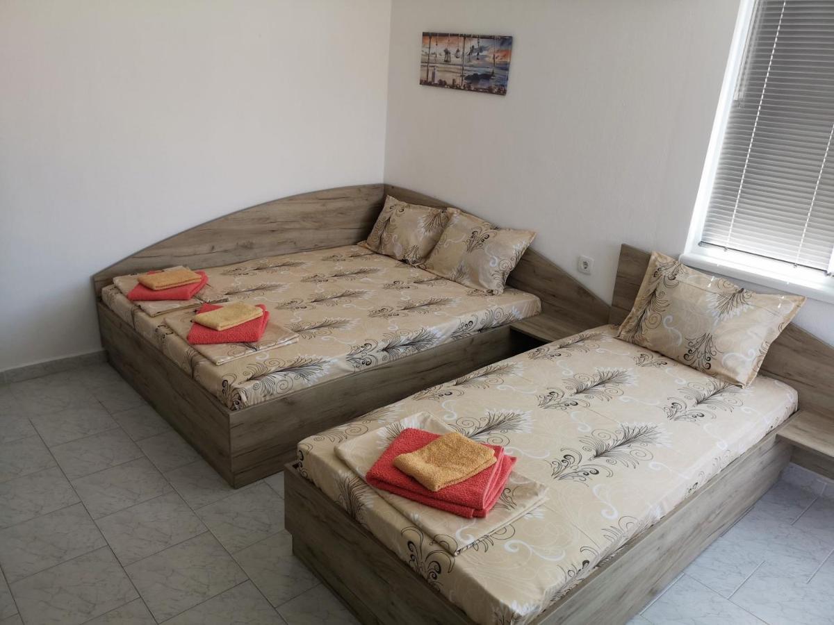 Guestrooms Stoyanovi チェルノモレツ エクステリア 写真