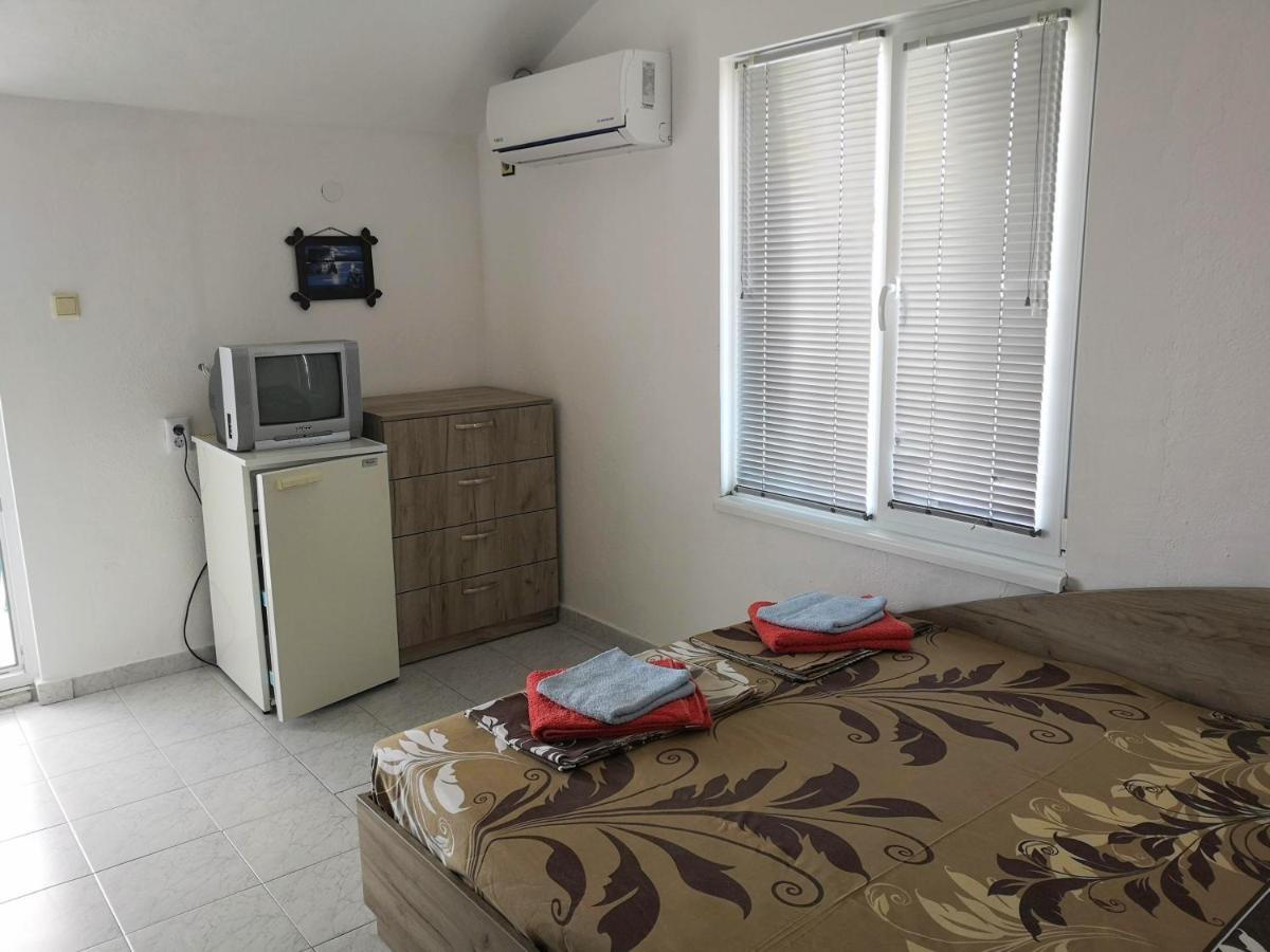 Guestrooms Stoyanovi チェルノモレツ エクステリア 写真