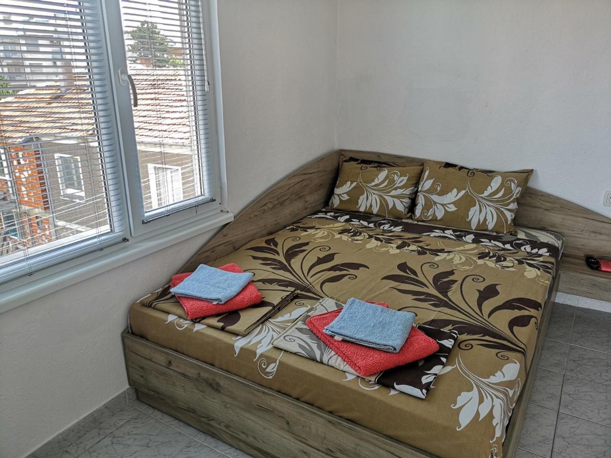 Guestrooms Stoyanovi チェルノモレツ エクステリア 写真